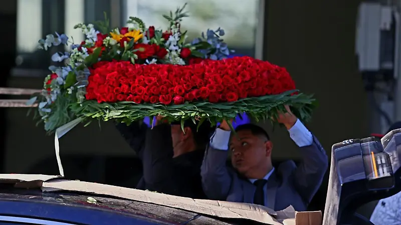 Arreglos florales velorio El Mencho 3